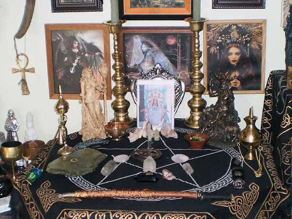 Witches altar: Athame knife